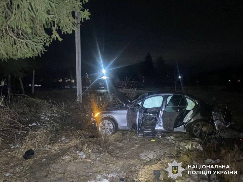 У Вінниці нетверезий водій Mercedes зʼїхав у кювет: травмувались три людини