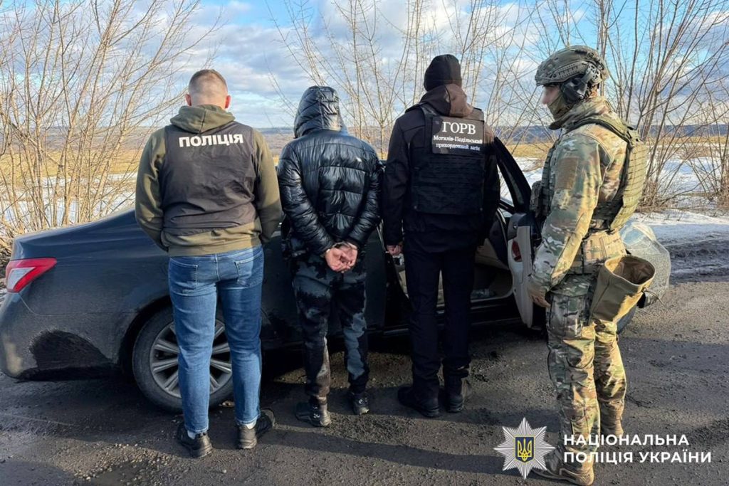 У Вінниці затримали чоловіка, який організовував «трансфер» до кордону за 8000 доларів