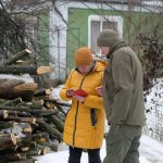 На Вінниччині лісівники допомогли матері трьох військових пережити зиму