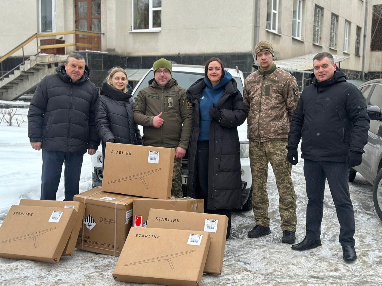 МХП-Громаді та Тульчинська міськрада передали військовим Starlink і зарядні станції