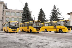 Для громад Тульчинського району передали чотири інклюзивні шкільні автобуси