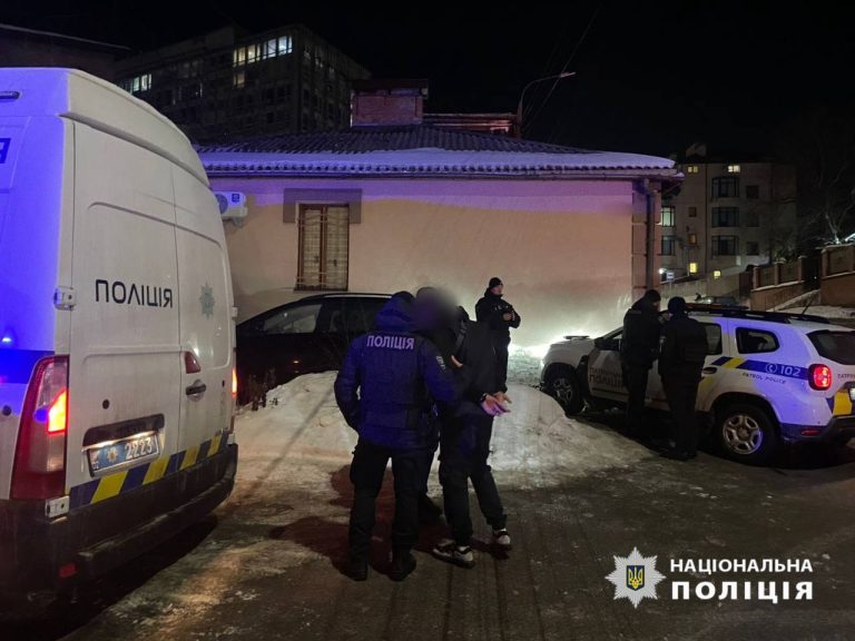 У Вінниці чоловік прийшов у кафе з гранатою: слідчі дії тривають