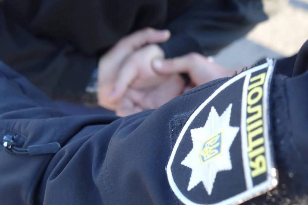 У Вінниці 17-річний хлопець ударив поліцейського палицею