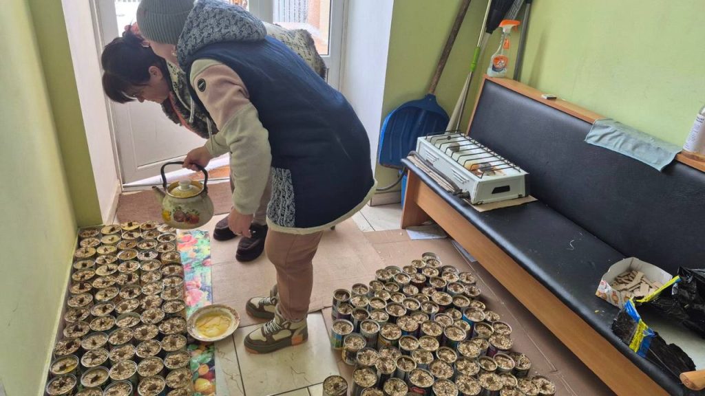 У Корделівці виготовили 200 окопних свічок для українських військових