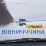 Замети паралізували рух: водії скаржаться на дорогу між Немировом та Іллінцями