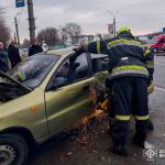 ДТП у Тульчині: водій і пасажирка опинилися затиснутими в машині