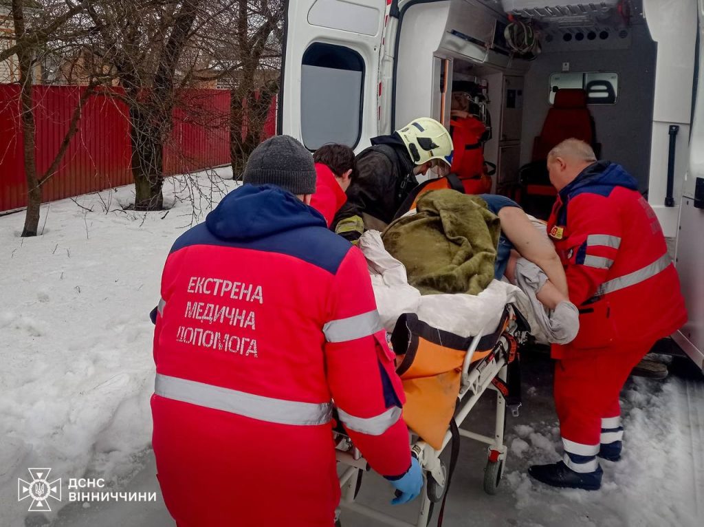 У Ситківцях через куріння сталася пожежа: людину винесли без свідомості