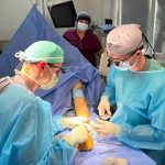 До 14 годин в операційній: у Вінниці лікарі з США допомогли уникнути ампутацій