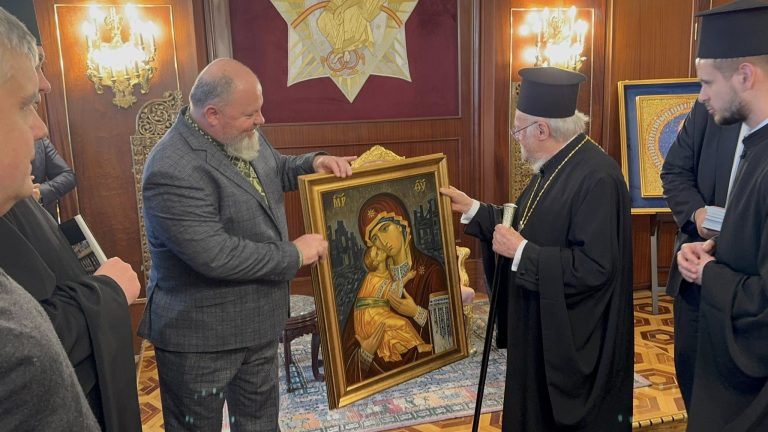 Ікону Володимира Козюка «Молитва за Україну» подарували патріарху Варфоломію
