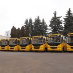Вісім інклюзивних шкільних автобусів передали громадам Гайсинського району