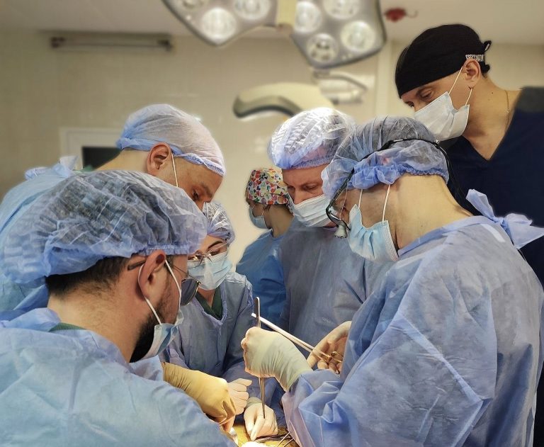 Вінницькі лікарі врятували життя: успішна трансплантація нирки