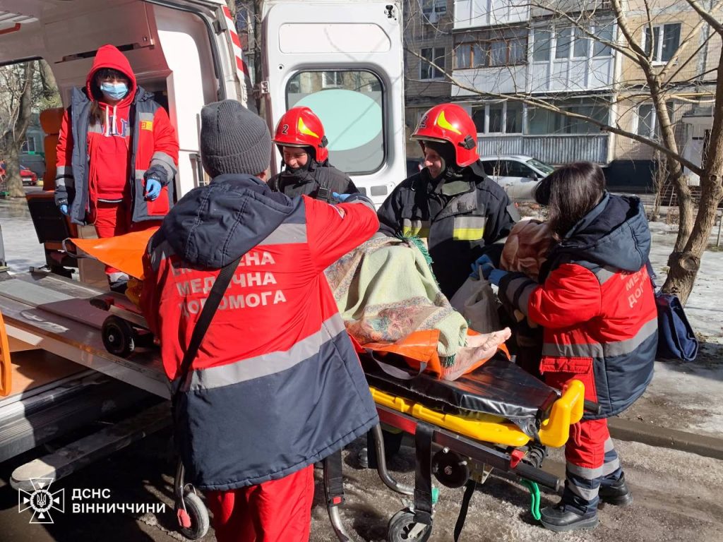 У Вінниці дві пенсіонерки опинилися заблокованими у квартирах: рятувальники екстрено відчиняли двері