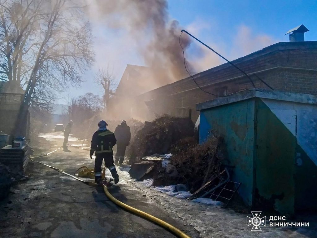 На Вінниччині під час пожежі в гаражі постраждав чоловік