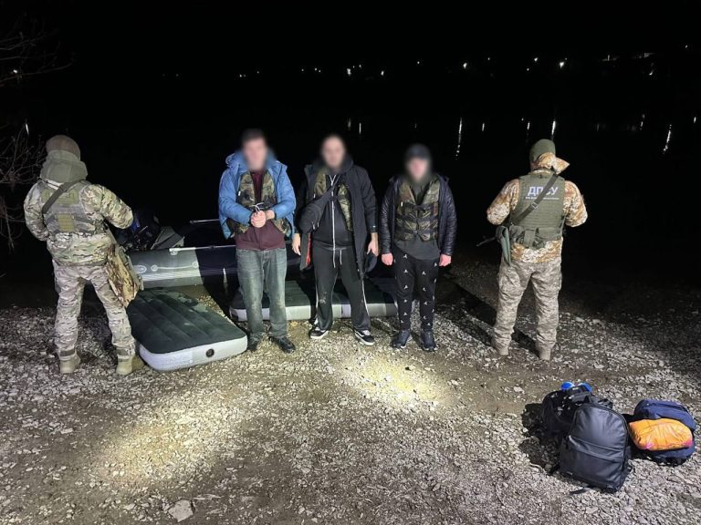 На Вінниччині чоловіки намагалися переплисти Дністер до Молдови на матрацах