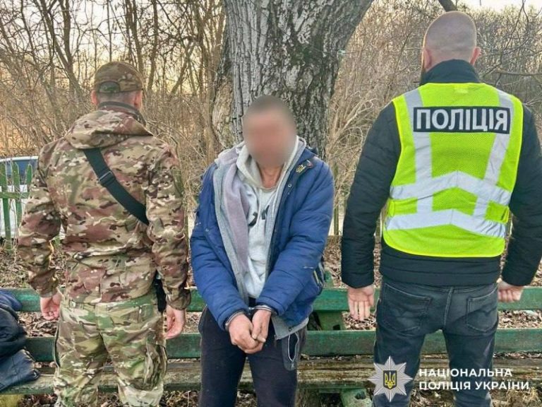 На Вінниччині чоловік убив вітчима, завдавши 17 ножових поранень