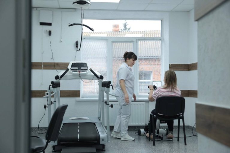 У Гайсинській лікарні створили сучасне реабілітаційне відділення