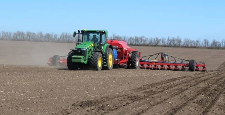 Аграрії Вінниччини вже сіють горох: перші результати