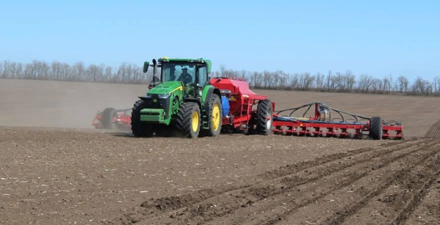 Аграрії Вінниччини вже сіють горох: перші результати