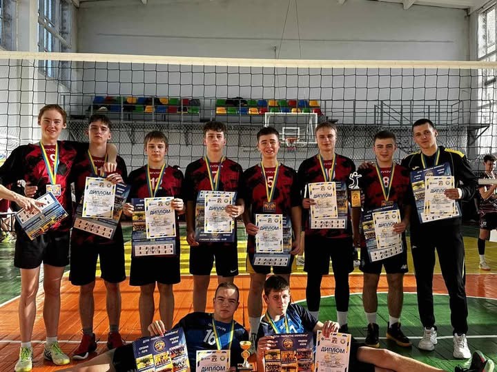 Волейболісти з Ладижина здобули «бронзу» на чемпіонаті області