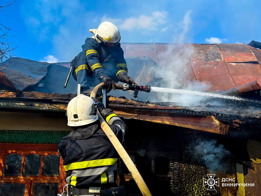 Вогонь знищив дах і солому: наслідки пожеж на Вінниччині