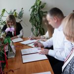 Нова сім’я для дитини: у Вінниці дівчинку влаштували до прийомної родини