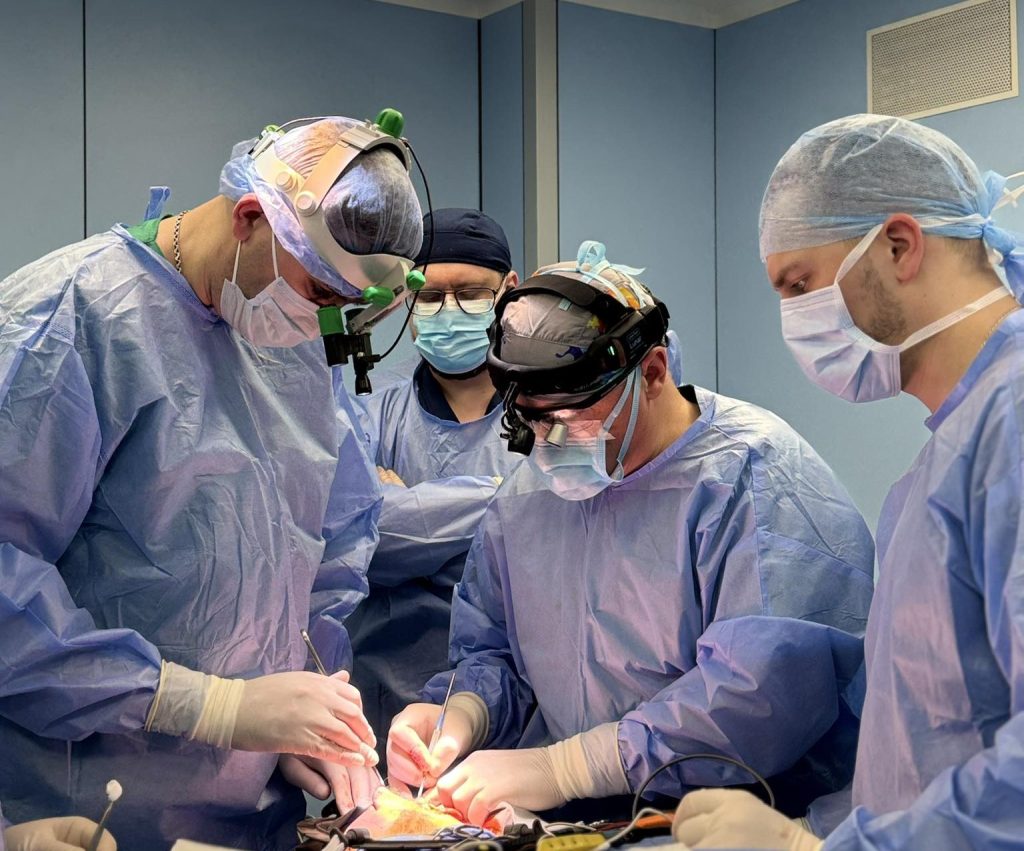 У Вінниці вперше провели складну операцію при паралічі обличчя