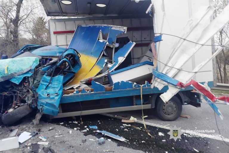 Смертельна ДТП на Вінниччині: зіткнулися автобус і вантажівка