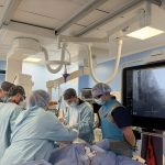 Вперше в Україні: у Вінниці кардіохірурги імплантували клапан у серце через стегнову артерію