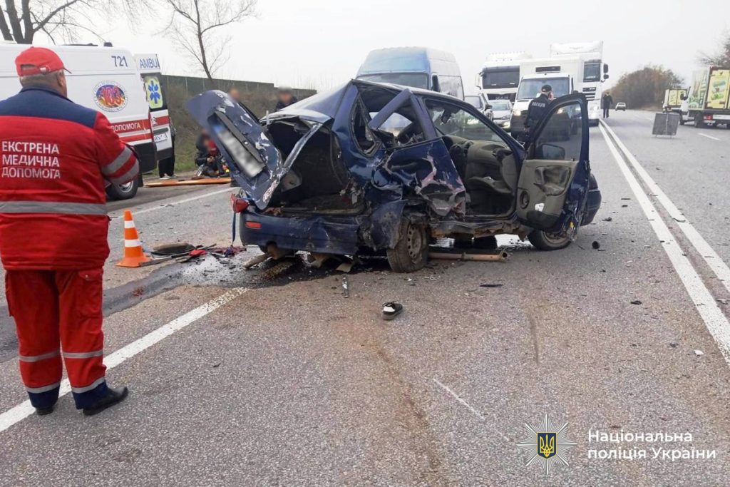 ДТП на Вінниччині: постраждали водійка та двоє пасажирів