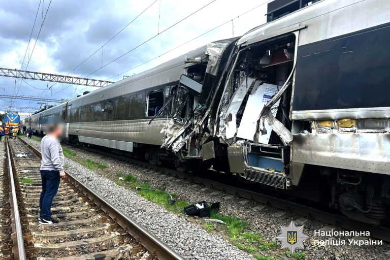 На Вінниччині тепловоз зіткнувся з «Інтерсіті»