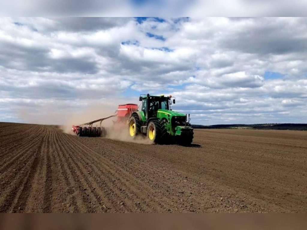 Весняна посівна активно триває на Вінниччині
