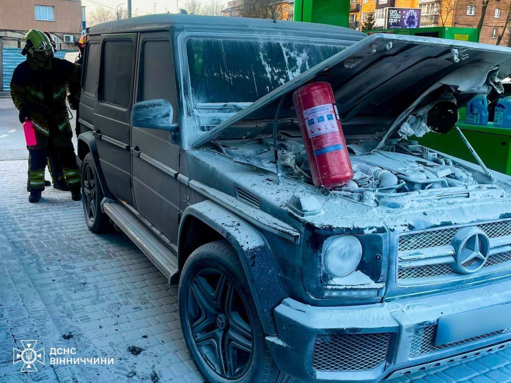 У Вінниці горіли автомобілі та будинок