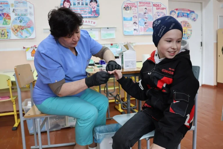 На Вінниччині реалізують проєкт «Скарбничка здоров’я»: дітям із сіл надають безкоштовні консультації лікарів «Охматдиту»