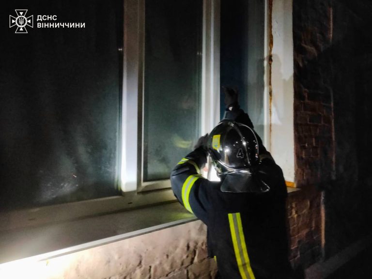 На Вінниччині бійці ДСНС врятували двох жінок