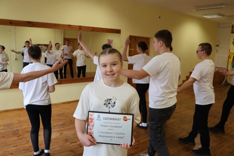 «Кохання в кольорі хакі»: ансамбль «Зірки Арчі» з Вінниччини виграв грант на патріотичну постановку