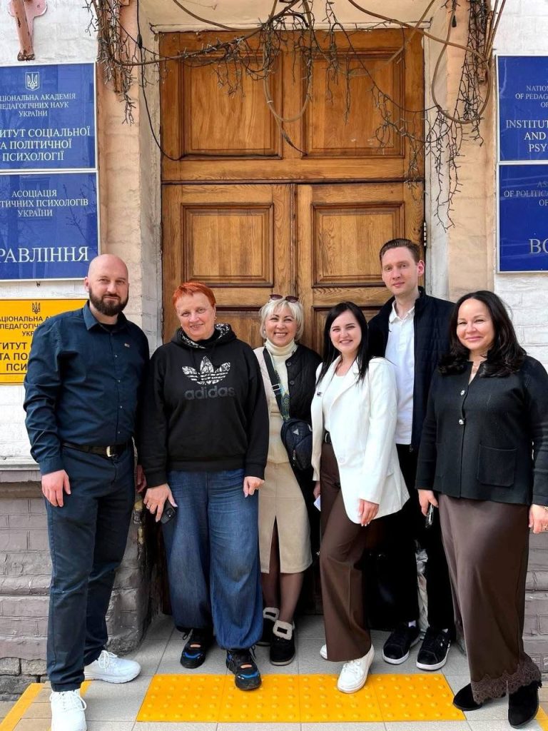 Фахівці Вінницької дитячої лікарні представили досвід реабілітації на міжнародній конференції в Києві