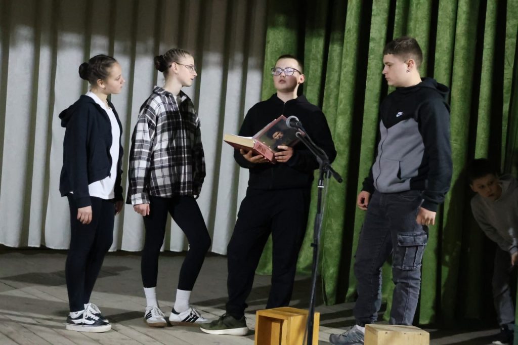 У Самгородоцькій громаді відроджують традиції: театр «Smagron» отримав грант на автентичні костюми