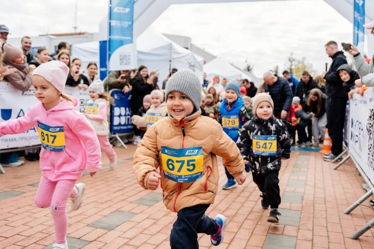 У Ладижині благодійний забіг «Активні парки з МХП» зібрав понад 600 учасників на підтримку військових