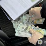 На Вінниччині адвокат вимагав сім тисяч доларів у військового