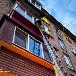 79-річний чоловік впав у квартирі: у Козятині рятувальники через балкон потрапили до будинку