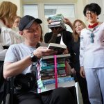 Акція «Подаруй книгу воїну»: до вінницьких медзакладів передали 120 книг для захисників