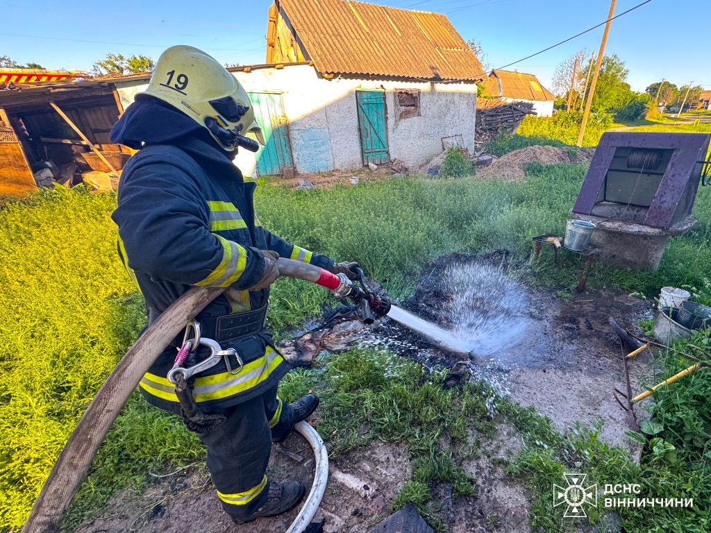 На Вінниччині 5-річний хлопчик ледь не спалив будинок, граючись із сірниками