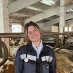 «Я не боюся викликів»: як 22-річна фельдшерка Анна Гусєва будує кар’єру на найбільшій фермі Вінницького Хабу МХП