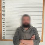 У Вінниці нетверезий чоловік серед ночі пограбував перехожого у дворі будинку