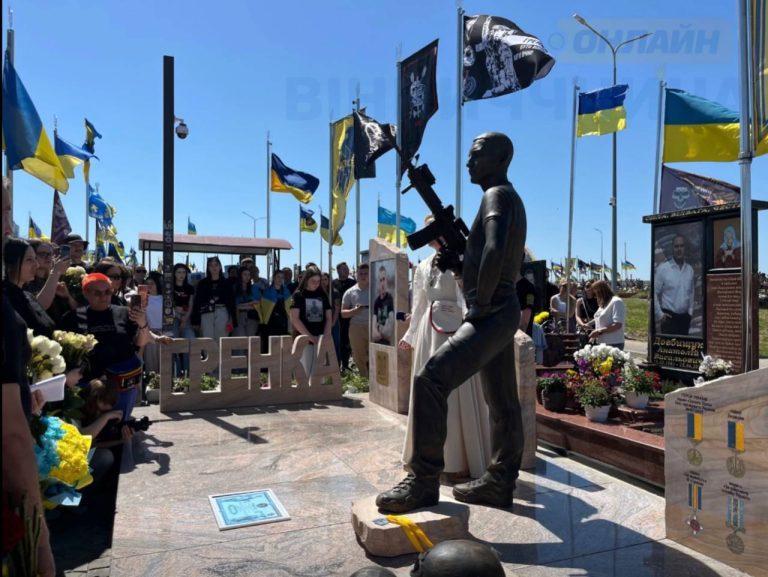У Вінниці відкрили меморіал наймолодшому захиснику «Азовсталі» Назарію Гринцевичу