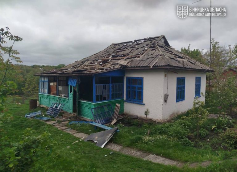 На Вінниччині уламки «шахеда» пошкодили будинок та агропідприємство