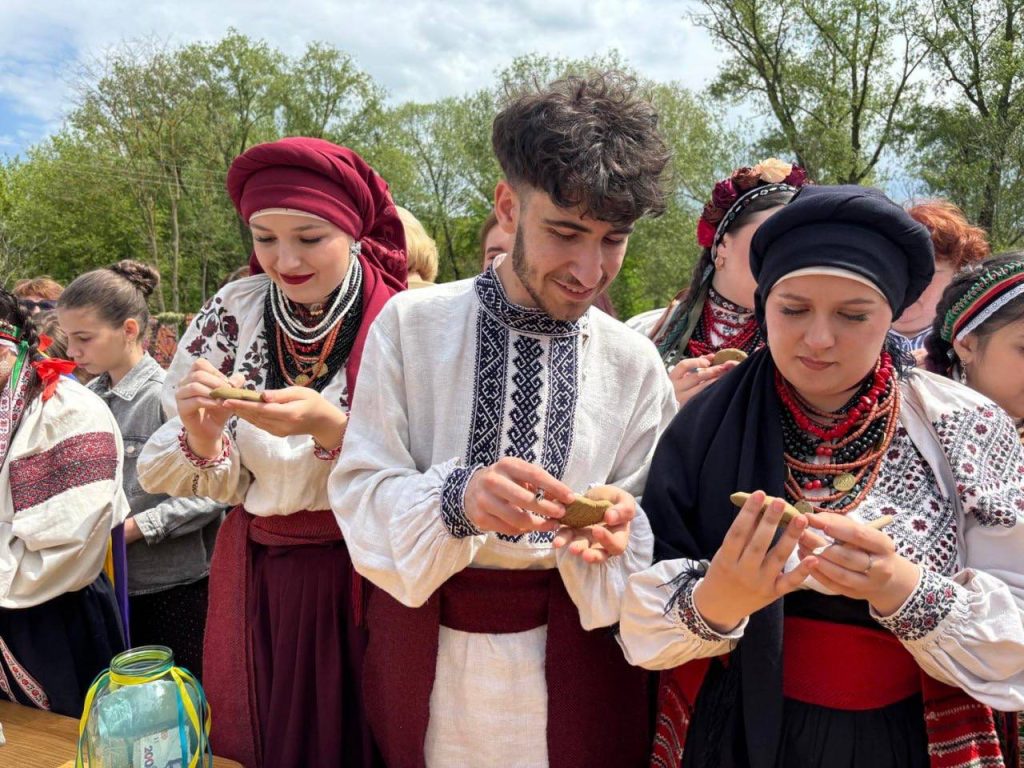 У Буші завершився мистецький проєкт «Магічна глина»: гончарство, трипільські традиції та нове життя української культури