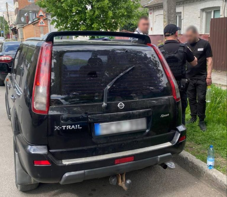 На Вінниччині чоловік викрав позашляховик із гаражного кооперативу