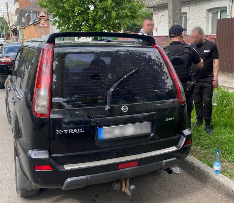 На Вінниччині чоловік викрав позашляховик із гаражного кооперативу