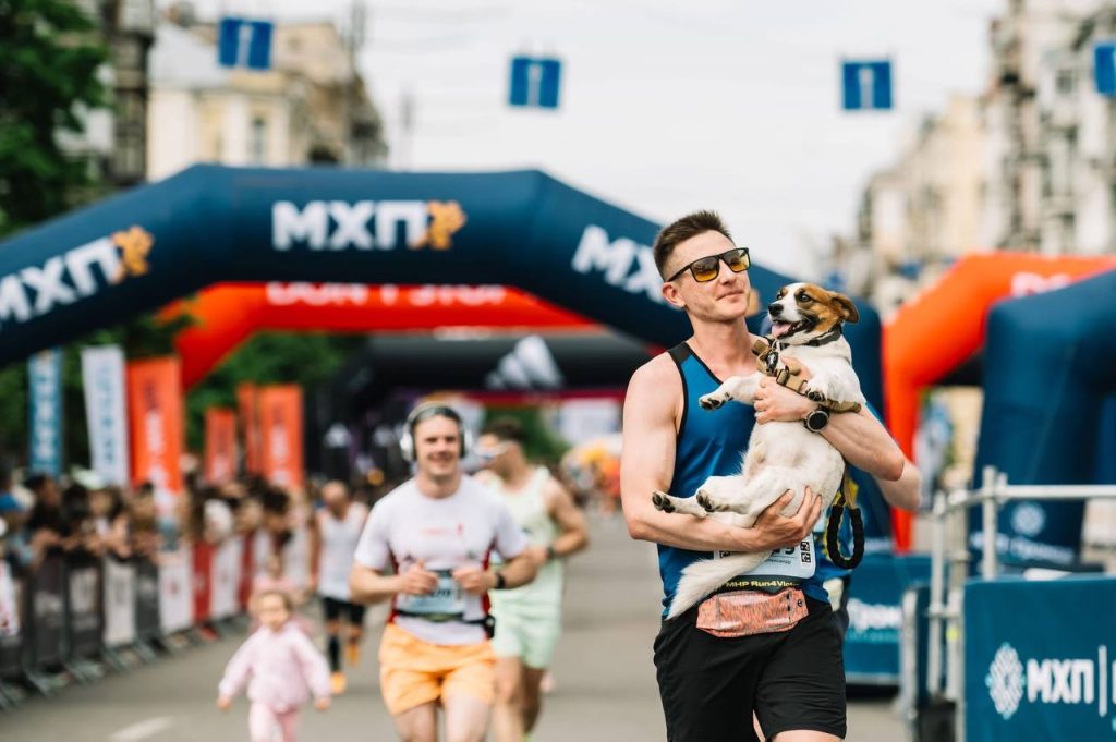 Благодійний MHP Run4Victory Київ марафон об’єднав понад 7 тисяч людей та зібрав на протезування ветеранів 5 млн грн